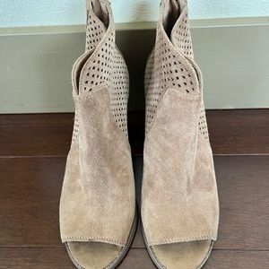 Lucky Brand Open Toe/Peep Toe Booties Size 8.5